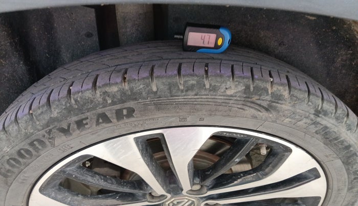 2022 MG HECTOR PLUS SELECT 2.0 DIESEL TURBO MT 7-STR, Diesel, Manual, 97,864 km, tyre