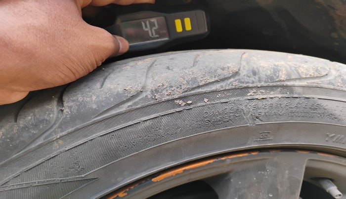 2012 Volkswagen Vento HIGHLINE 1.6 MPI, Petrol, Manual, 79,203 km, tyre