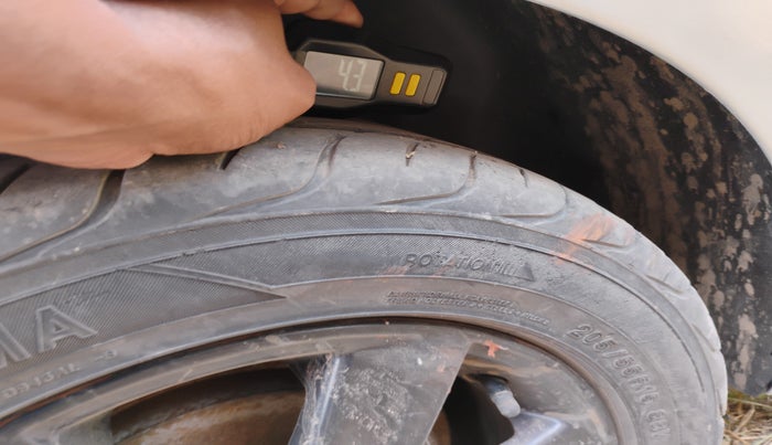 2012 Volkswagen Vento HIGHLINE 1.6 MPI, Petrol, Manual, 79,203 km, tyre