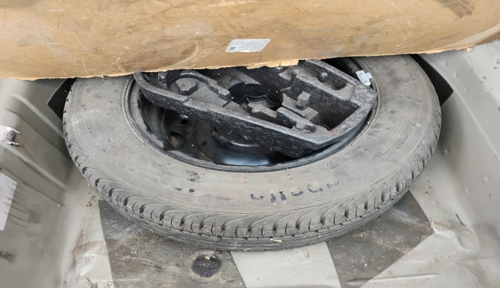 2012 Volkswagen Vento HIGHLINE 1.6 MPI, Petrol, Manual, 79,203 km, tyre