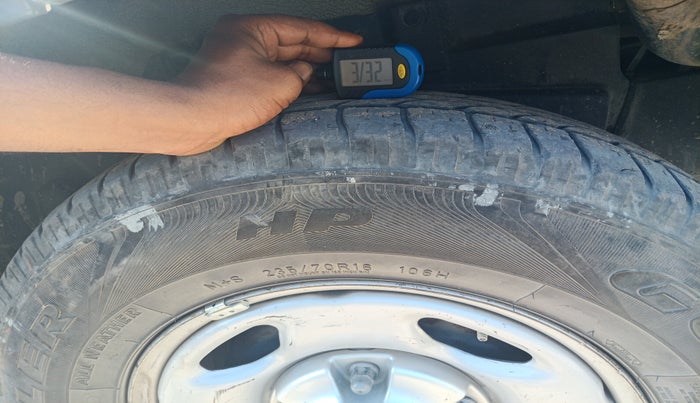 2012 Tata Safari 4X2 LX DICOR, Diesel, Manual, 1,18,235 km, tyre