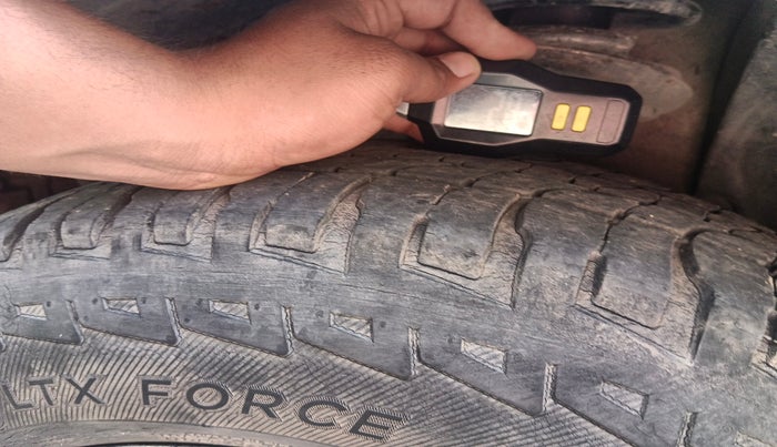 2014 Nissan Terrano XL (D), Diesel, Manual, 1,10,198 km, tyre