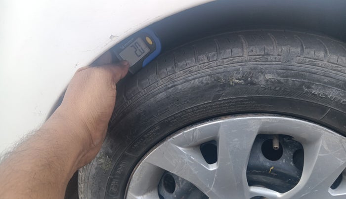 2015 Hyundai Grand i10 SPORTZ 1.1 CRDI, Diesel, Manual, 70,001 km, tyre