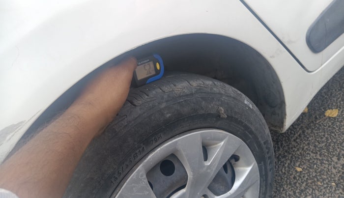 2015 Hyundai Grand i10 SPORTZ 1.1 CRDI, Diesel, Manual, 70,001 km, tyre