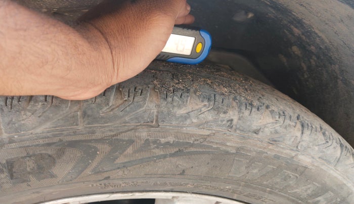 2015 Mahindra XUV500 W10, Diesel, Manual, 1,41,152 km, tyre