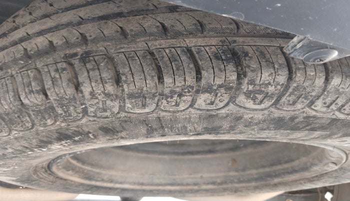 2015 Mahindra XUV500 W10, Diesel, Manual, 1,41,152 km, tyre