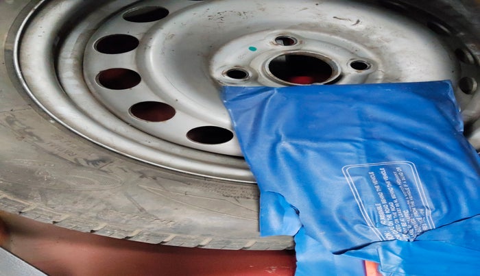 2015 Maruti Swift LXI, Petrol, Manual, 39,916 km, tyre