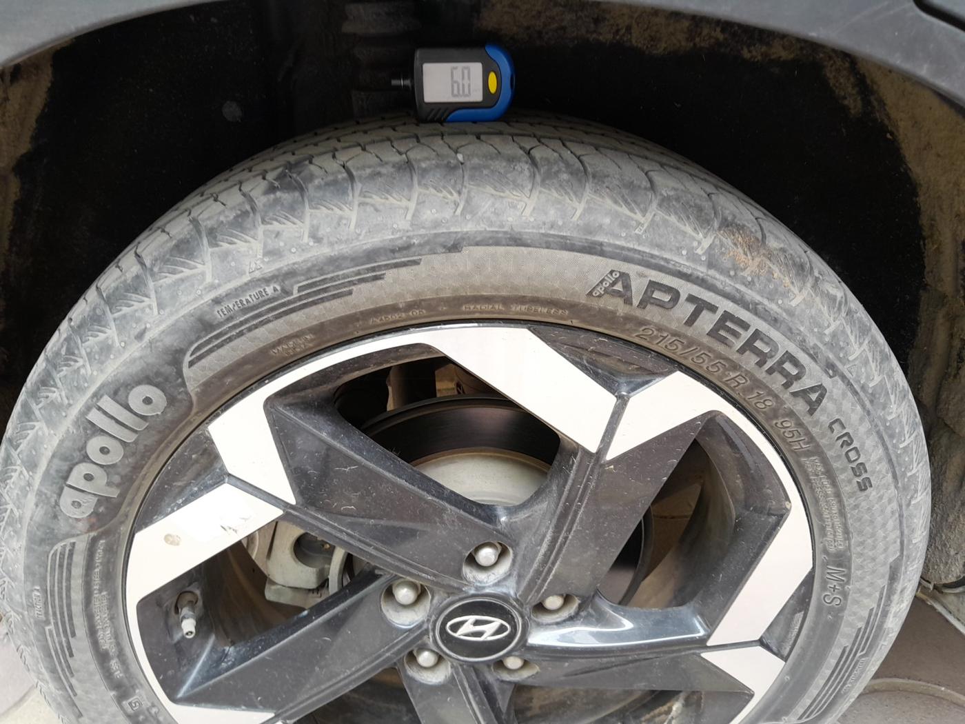 2021 Hyundai ALCAZAR PLATINUM (O) 6STR 2.0 AT, Petrol, Automatic, 57,466 km, tyre