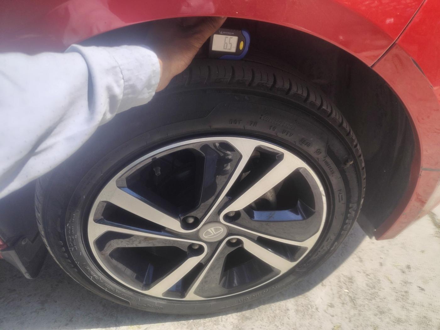 2020 Tata ALTROZ XZ PETROL, Petrol, Manual, 20,043 km, tyre