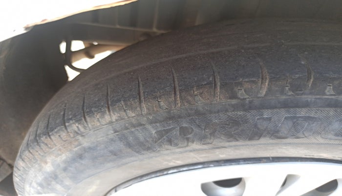 2015 Maruti Swift LXI (O), Petrol, Manual, 1,23,354 km, tyre