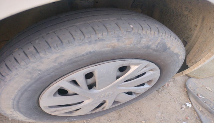 2017 Maruti Swift LXI (O), Petrol, Manual, 93,089 km, tyre