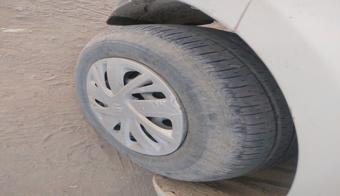 2017 Maruti Swift LXI (O), Petrol, Manual, 93,089 km, tyre