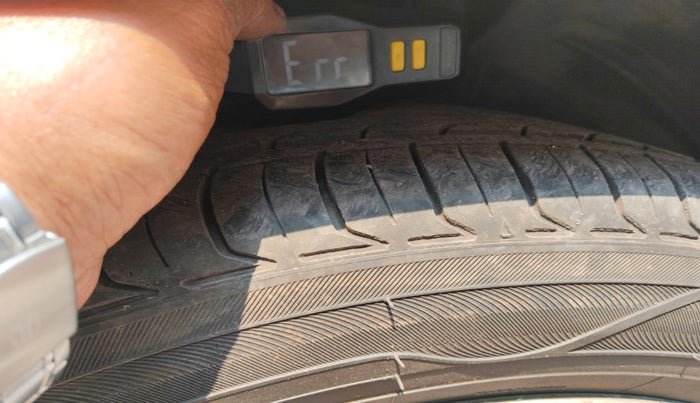 2021 Maruti Ertiga VXI SHVS, Petrol, Manual, 73,008 km, tyre