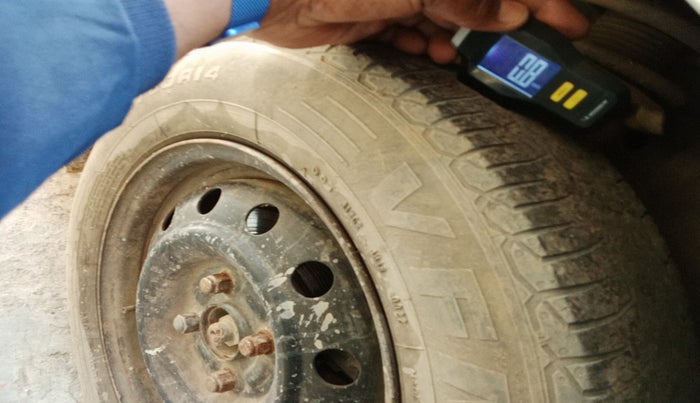 2010 Maruti Swift LXI, Petrol, Manual, 1,13,973 km, tyre