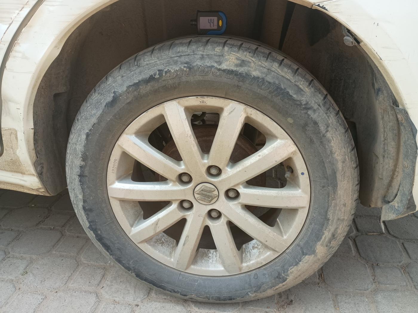 2010 Maruti SX4 ZXI, Petrol, Manual, 1,08,404 km, tyre