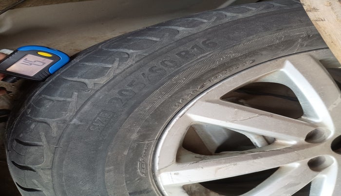 2010 Maruti SX4 ZXI, Petrol, Manual, 1,08,404 km, tyre