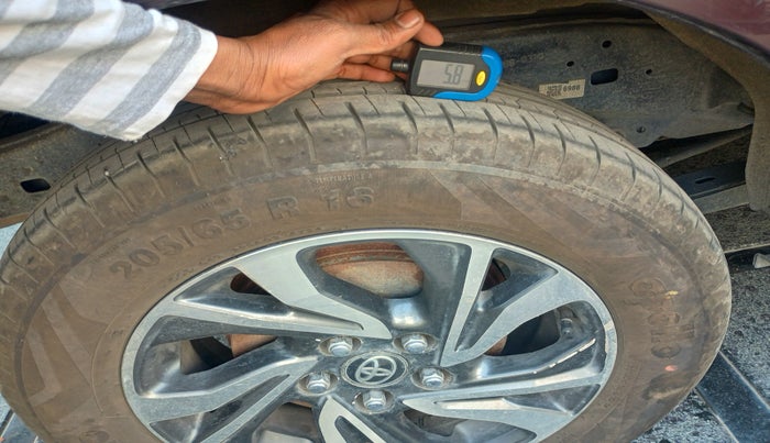 2022 Toyota Innova Crysta 2.4 GX AT 7 STR, Diesel, Automatic, 47,606 km, tyre