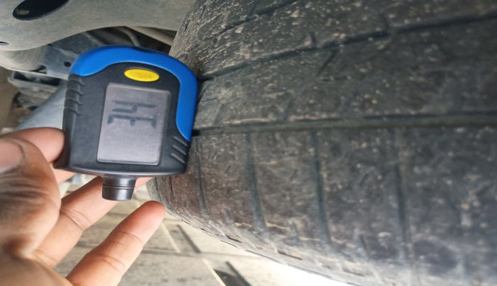 2022 Toyota Innova Crysta 2.4 GX AT 7 STR, Diesel, Automatic, 47,606 km, tyre