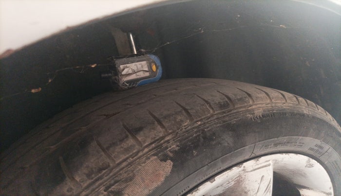 2013 Skoda Rapid AMBITION 1.6 TDI CR MT, Diesel, Manual, 77,328 km, tyre