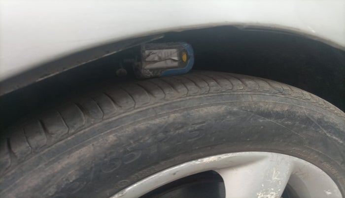 2013 Skoda Rapid AMBITION 1.6 TDI CR MT, Diesel, Manual, 77,328 km, tyre