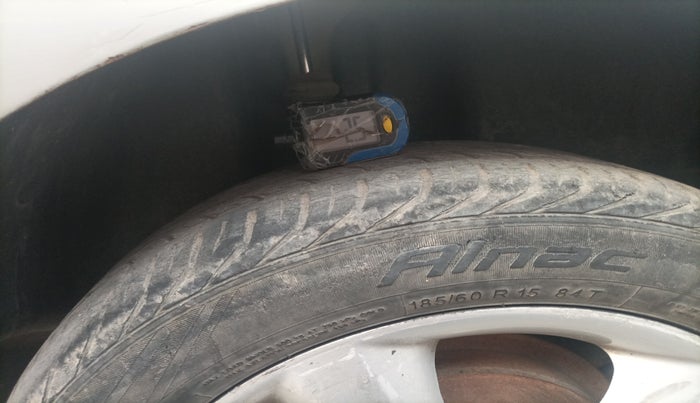 2013 Skoda Rapid AMBITION 1.6 TDI CR MT, Diesel, Manual, 77,328 km, tyre