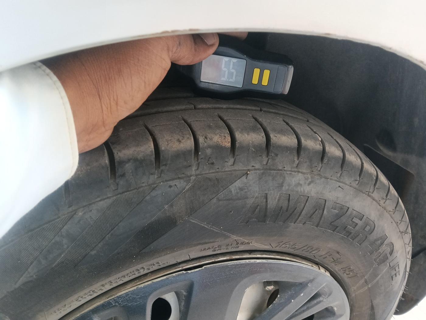 2018 Maruti Swift LXI, Petrol, Manual, 88,290 km, tyre