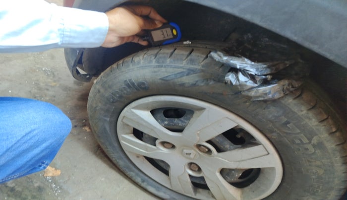 2017 Renault Kwid RXE, Petrol, Manual, 76,033 km, tyre