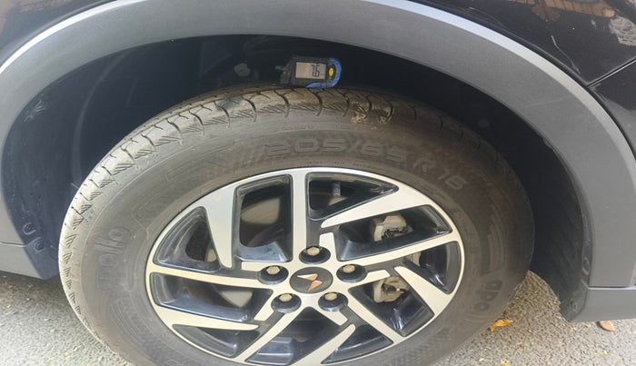 2023 Mahindra XUV400 EL 7.2 KW, Electric, Automatic, 2,118 km, tyre