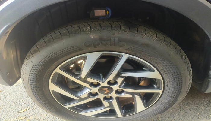 2023 Mahindra XUV400 EL 7.2 KW, Electric, Automatic, 2,118 km, tyre