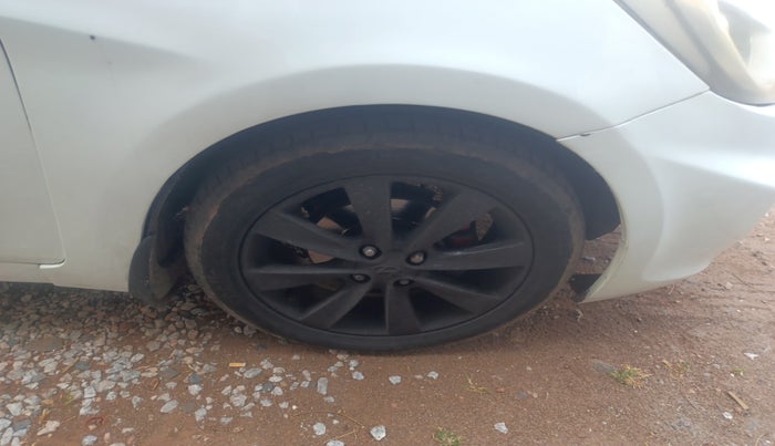 2012 Hyundai Verna FLUIDIC 1.6 CRDI SX, Diesel, Manual, 2,00,936 km, tyre