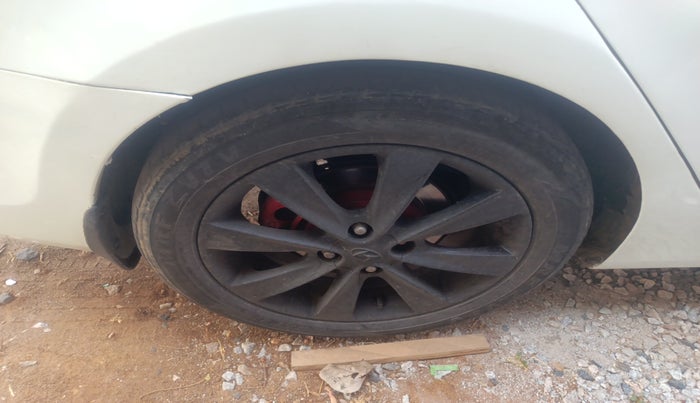 2012 Hyundai Verna FLUIDIC 1.6 CRDI SX, Diesel, Manual, 2,00,936 km, tyre