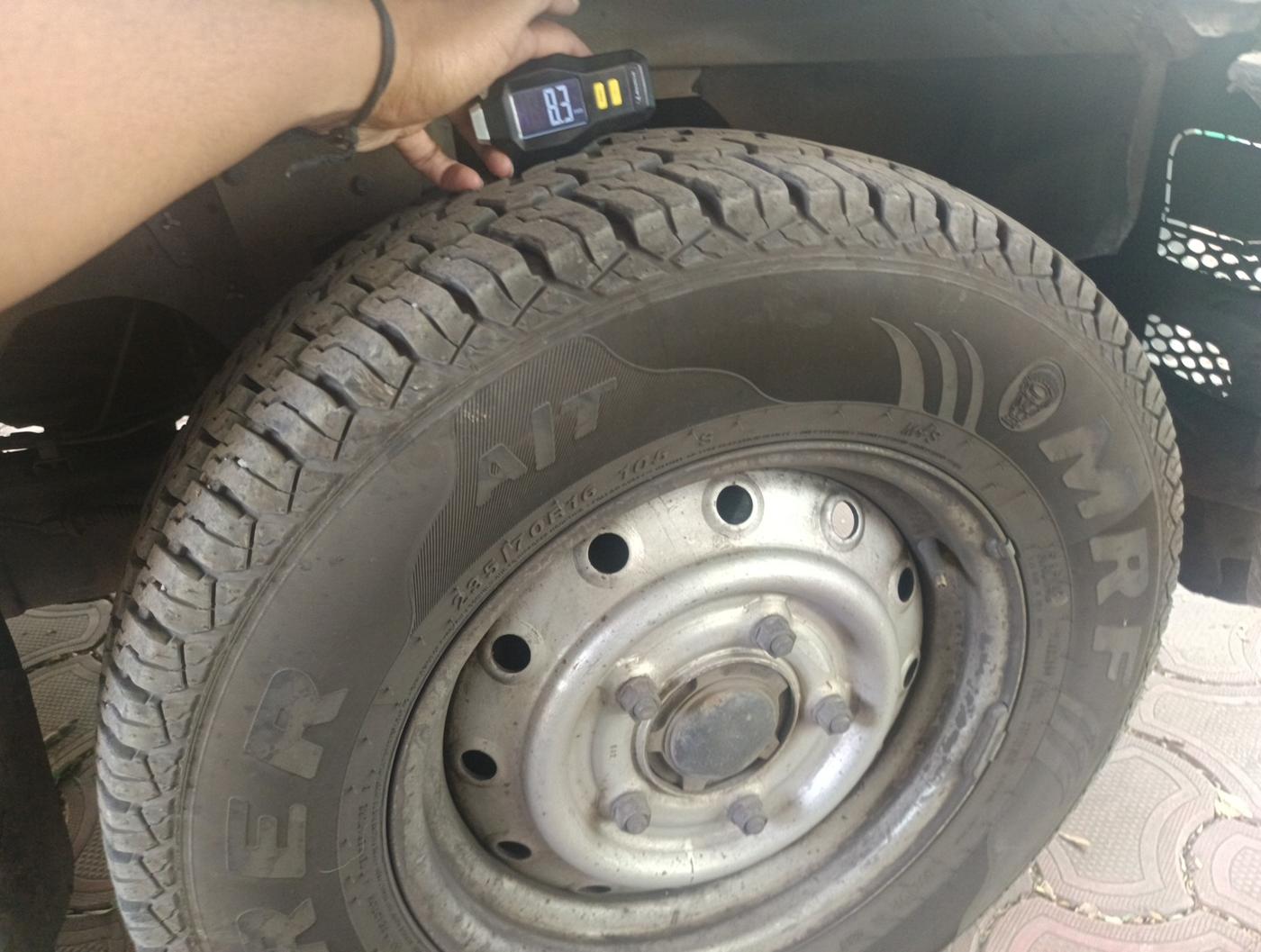 2013 Mahindra Scorpio LX BS-III, Diesel, Manual, 2,39,528 km, tyre