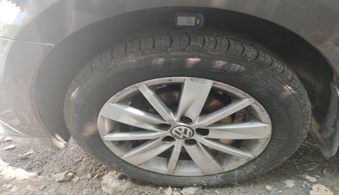 2017 Volkswagen Ameo HIGHLINE1.2L, Petrol, Manual, 1,83,544 km, tyre