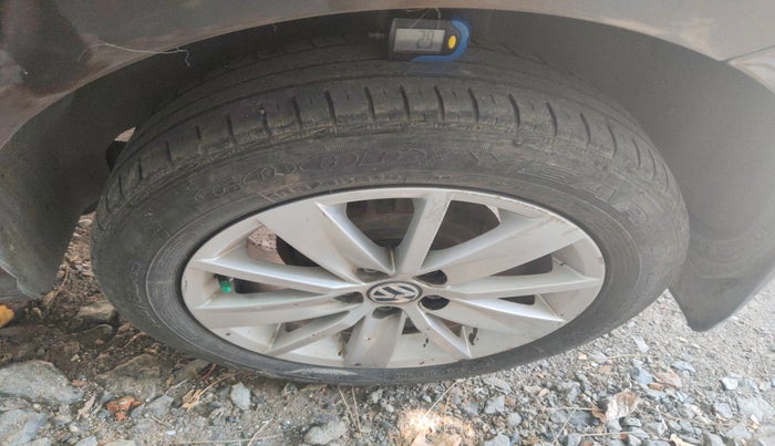 2017 Volkswagen Ameo HIGHLINE1.2L, Petrol, Manual, 1,83,544 km, tyre