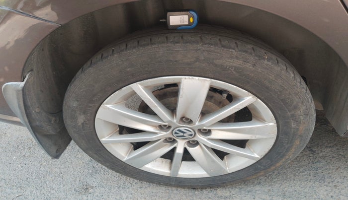 2017 Volkswagen Ameo HIGHLINE1.2L, Petrol, Manual, 1,83,544 km, tyre