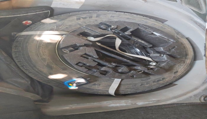 2017 Volkswagen Ameo HIGHLINE1.2L, Petrol, Manual, 1,83,544 km, tyre