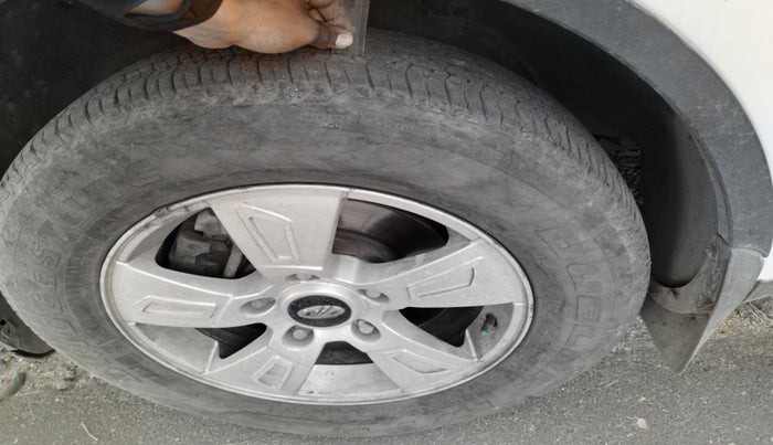 2012 Mahindra XUV500 W8, Diesel, Manual, 1,24,087 km, tyre
