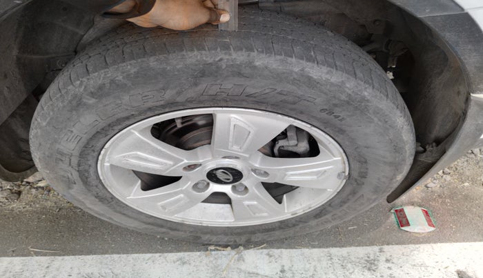 2012 Mahindra XUV500 W8, Diesel, Manual, 1,24,087 km, tyre