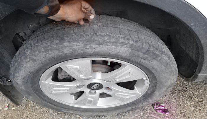 2012 Mahindra XUV500 W8, Diesel, Manual, 1,24,087 km, tyre