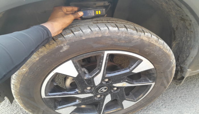 2022 Tata PUNCH CREATIVE  1.2 RTN DUAL TONE, Petrol, Manual, 10,244 km, tyre