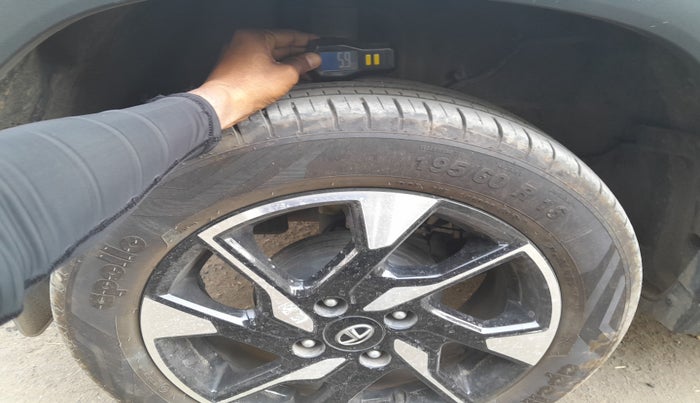 2022 Tata PUNCH CREATIVE  1.2 RTN DUAL TONE, Petrol, Manual, 10,244 km, tyre