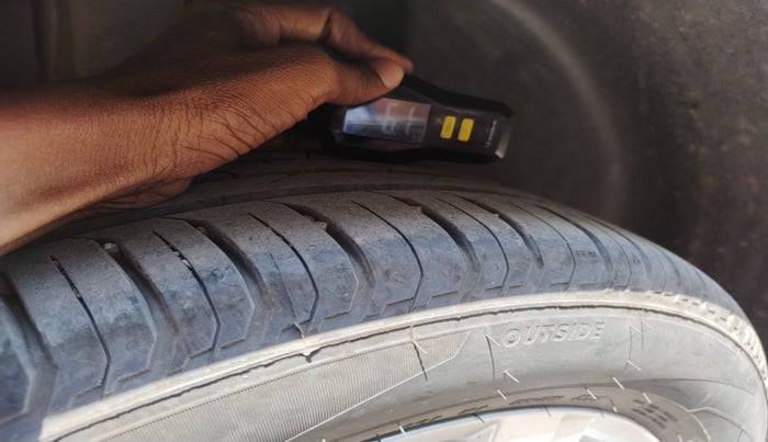 2023 Volkswagen VIRTUS HIGHLINE TSI 1.0 MT, Petrol, Manual, 7,571 km, tyre