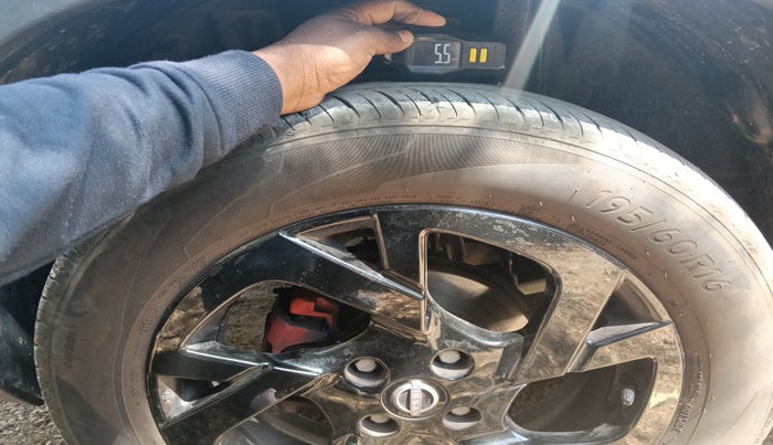 2023 Nissan MAGNITE Kuro Edition 1.0  MT , Petrol, Manual, 5,584 km, tyre