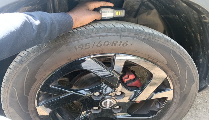 2023 Nissan MAGNITE Kuro Edition 1.0  MT , Petrol, Manual, 5,584 km, tyre