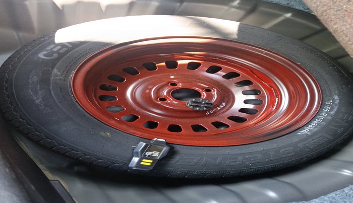 2023 Nissan MAGNITE Kuro Edition 1.0  MT , Petrol, Manual, 5,584 km, tyre