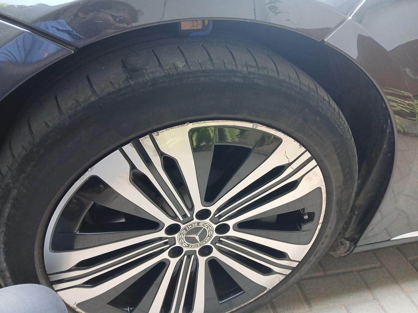 2022 Mercedes Benz EQS 580 4MATIC, Electric, Automatic, 12,001 km, tyre