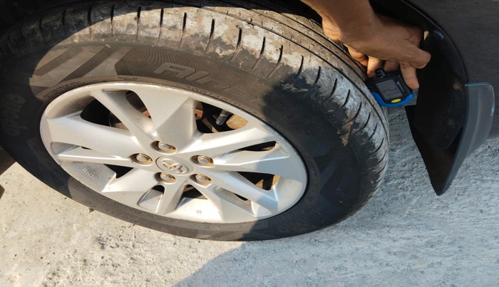 2020 Toyota Innova Crysta 2.4 VX 8 STR, Diesel, Manual, 1,47,331 km, tyre