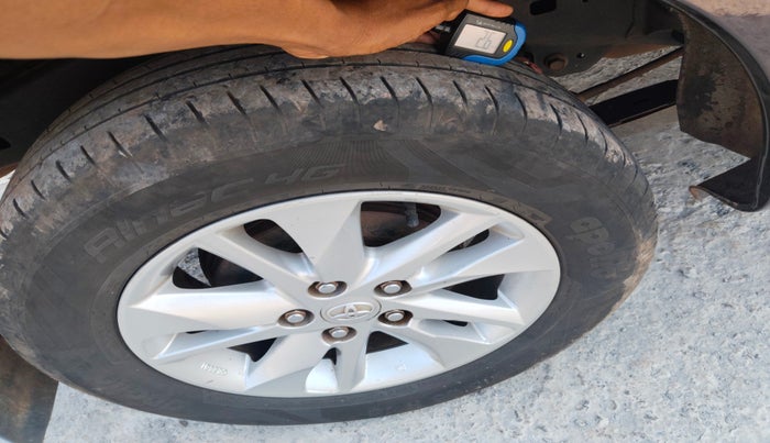 2020 Toyota Innova Crysta 2.4 VX 8 STR, Diesel, Manual, 1,47,331 km, tyre