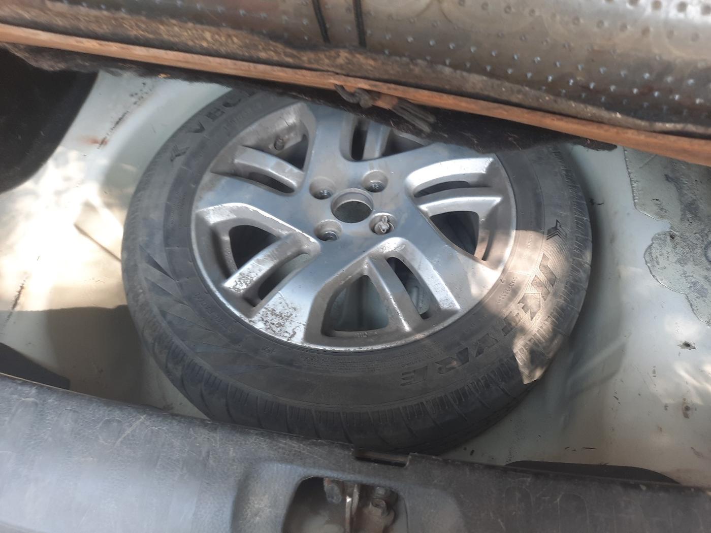 2012 Maruti Swift Dzire ZDI, Diesel, Manual, 1,74,000 km, tyre