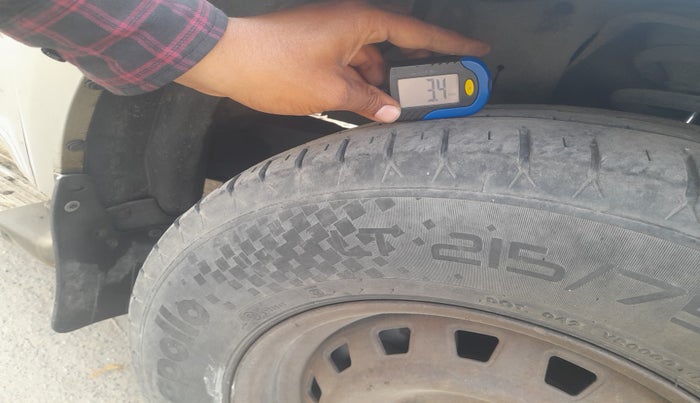 2011 Mahindra Xylo E4, Diesel, Manual, 2,54,025 km, tyre